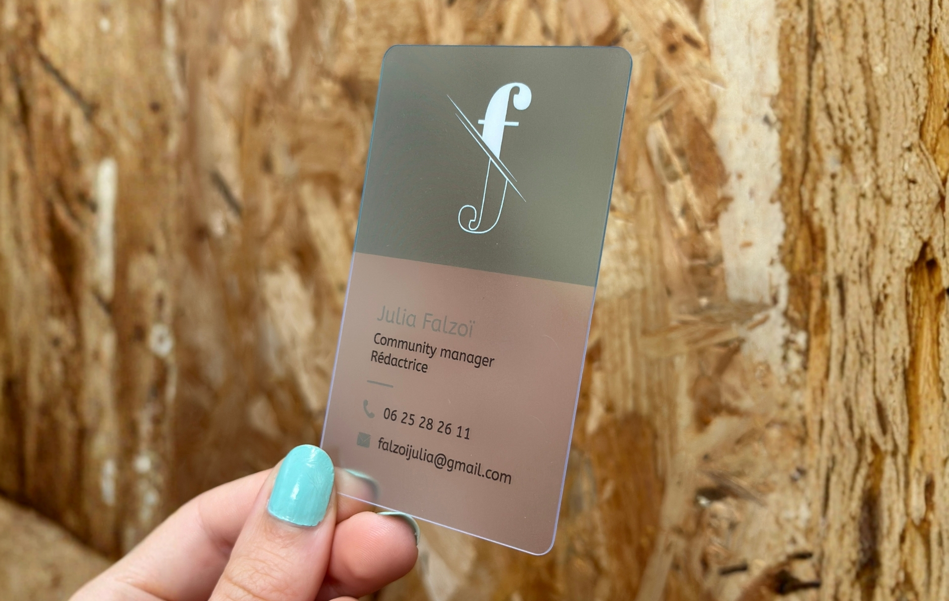 création d'une carte de visite pour une Community manager à Solliès - Julia FALZOÏ